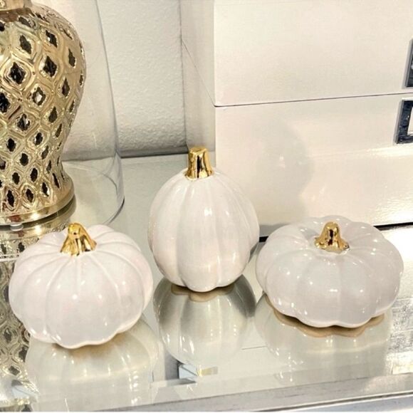 White Ceramic Autumn Pumpkins SET OF 3 Set With Gold Accent/Brand NEW In The Box - Picture 2 of 5